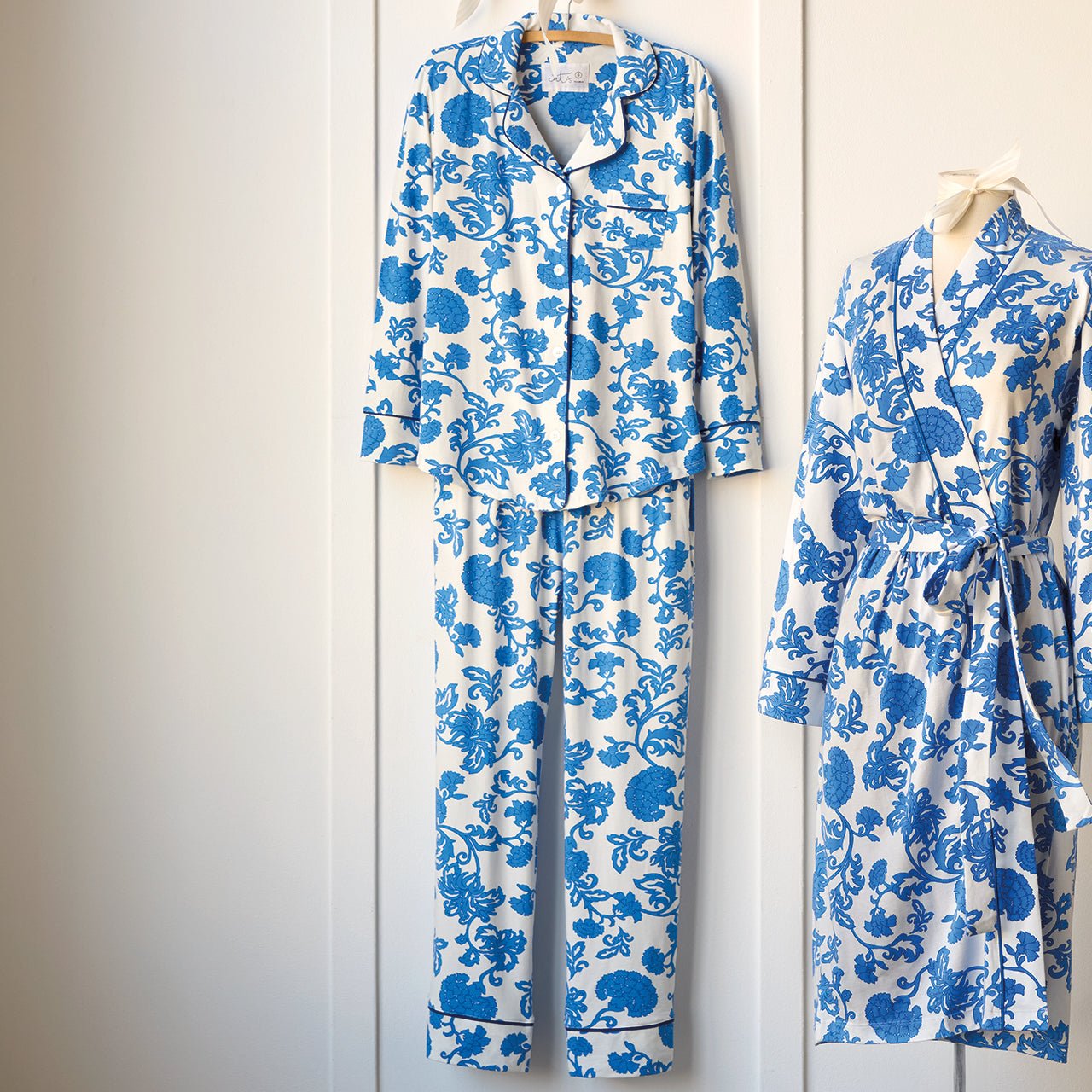 Blue & White Chrysanthemum Pajamas - Shop-orias