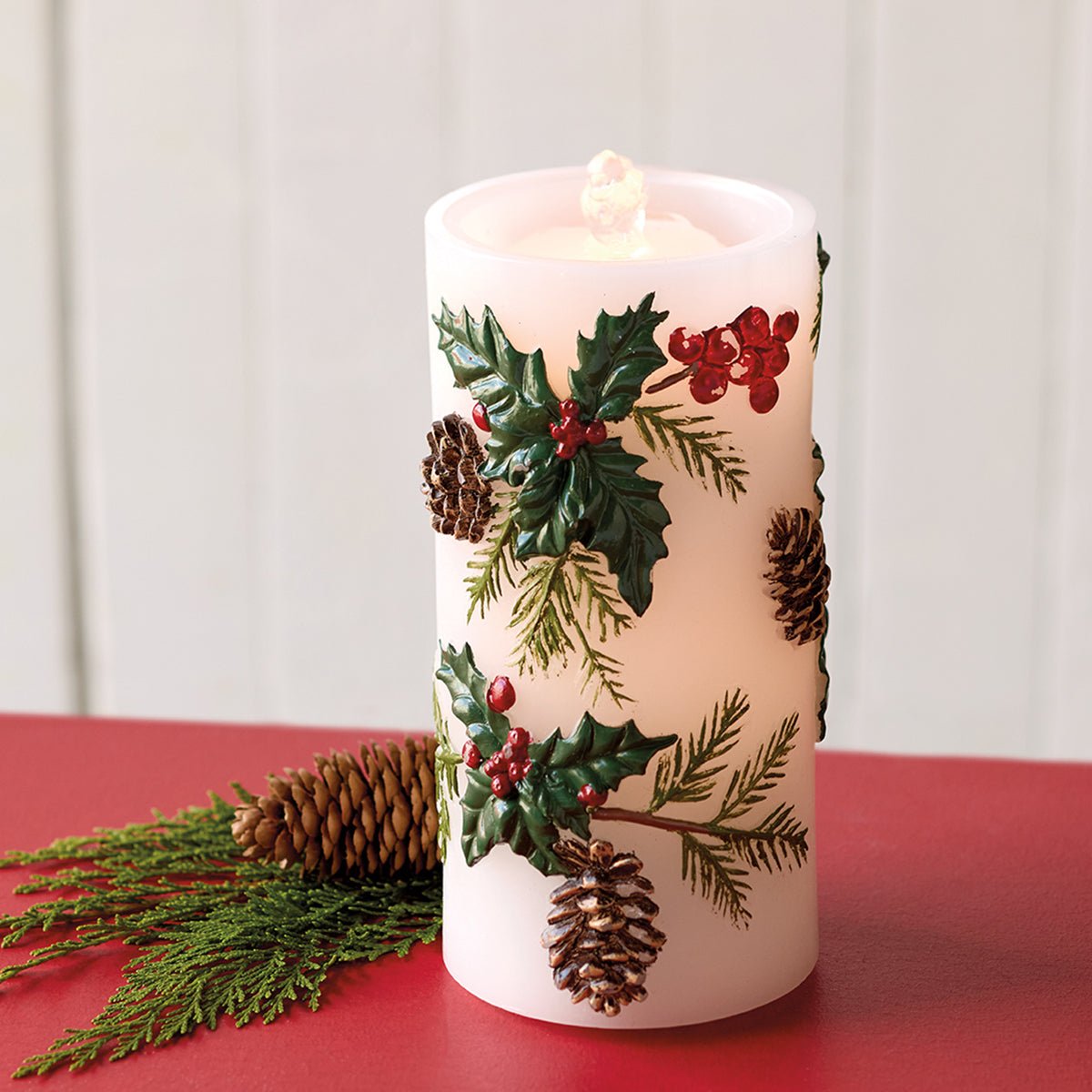 Pinecone & Holly Leaf Fountain Candle - Shop-orias